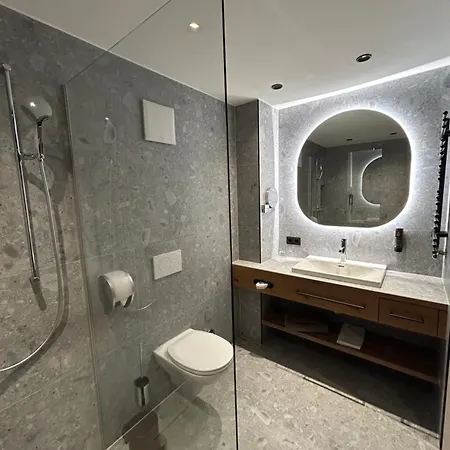 ケーニヒクート ホテル 4*